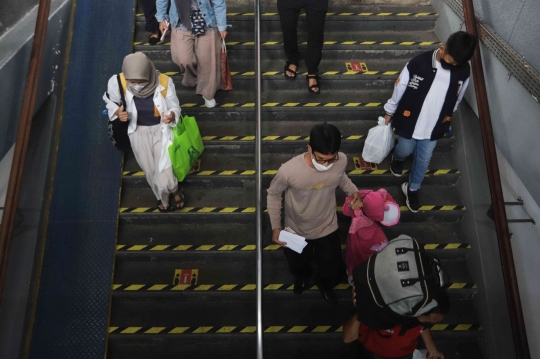 Pemudik Mulai Padati Stasiun Senen