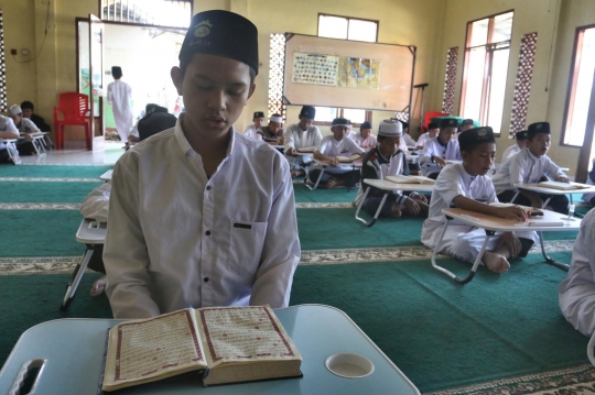 Semangat Santri Usia Belasan Tahun Berlomba Mengkhatamkan Alquran