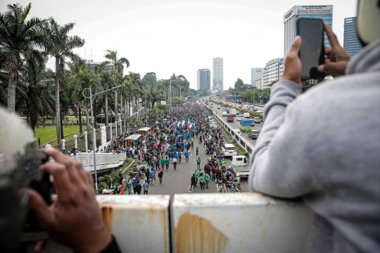 Pantauan Udara Saat Massa Mahasiswa Geruduk Gedung DPR