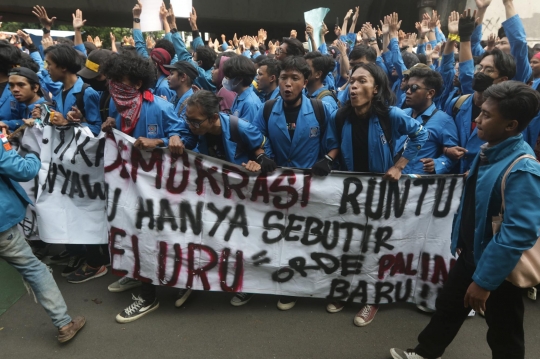 Orasi Mahasiswa Suarakan Tuntutan di DPR