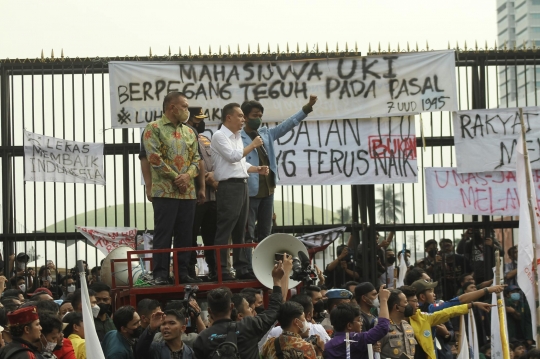 Momen Pimpinan DPR dan Kapolri Temui Massa Mahasiswa