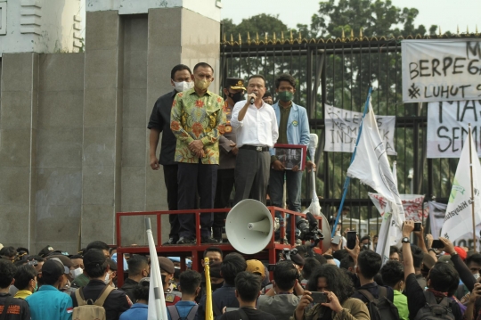 Momen Pimpinan DPR dan Kapolri Temui Massa Mahasiswa