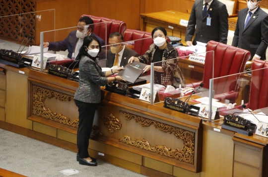 Aktivis Perempuan Bersorak Gembira Usai DPR Sahkan UU TPKS