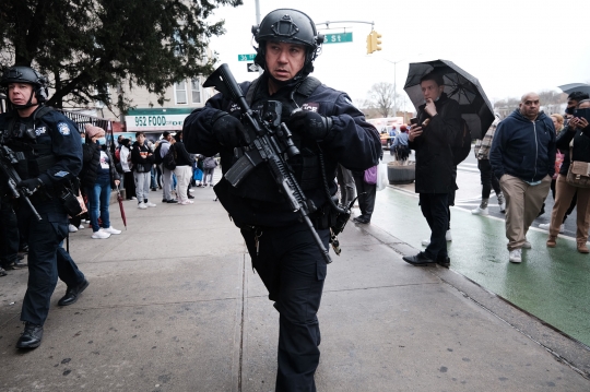 Penembakan Brutal di Stasiun Kereta New York, 16 Terluka
