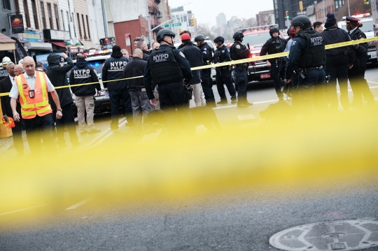 Penembakan Brutal di Stasiun Kereta New York, 16 Terluka
