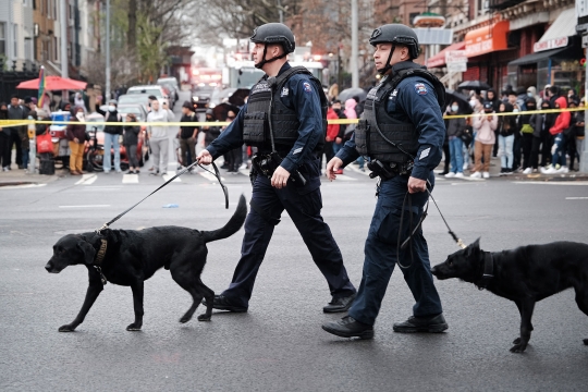 Penembakan Brutal di Stasiun Kereta New York, 16 Terluka
