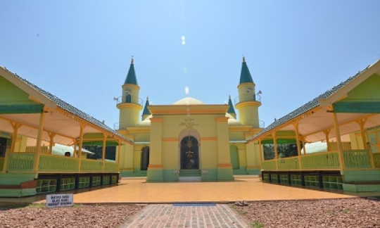 Potret Keren Masjid Peninggalan Kerajaan Riau, Pembangunannya Pakai Putih Telur