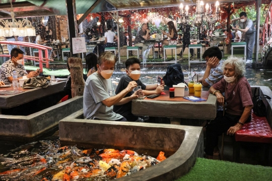 Sensasi Unik Makan di Restoran Bertema Ikan