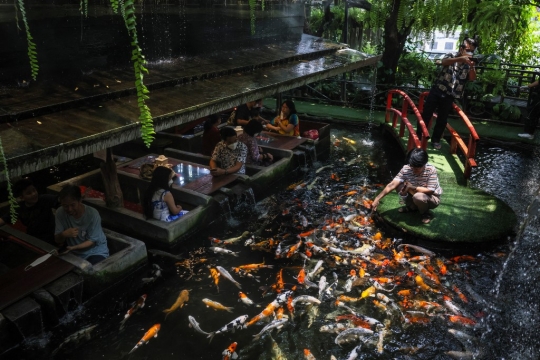 Sensasi Unik Makan di Restoran Bertema Ikan