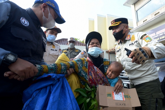 PMKS Histeris dan Berontak Saat Terjaring Razia Satpol PP