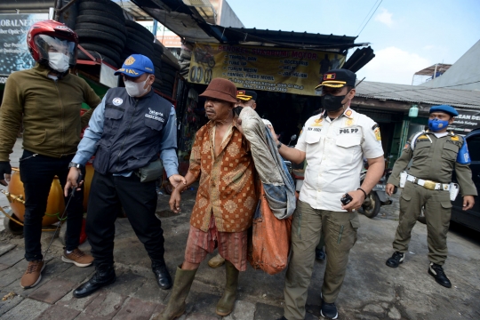 PMKS Histeris dan Berontak Saat Terjaring Razia Satpol PP