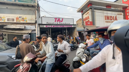 Momen WNI Ngabuburit di India, Gorengan Dijual Kiloan dan Klakson Jadi Sorotan