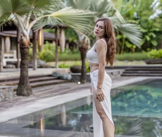 Berjuluk Hot Mom dan Makin Glowing, Ini 5 Potret Wulan Guritno di Usia 41 Tahun