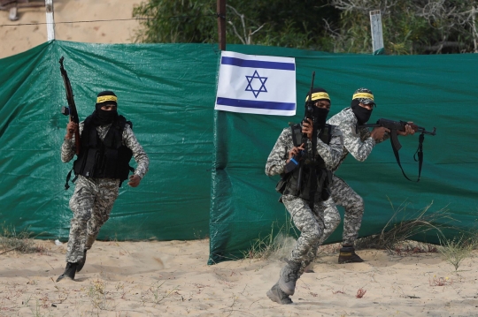 Aksi Militan Palestina Jalani Latihan Anti-Israel