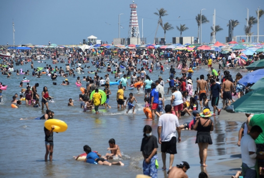 Suasana Pantai di Meksiko Setelah Penurunan Tingkat Penularan Covid-19