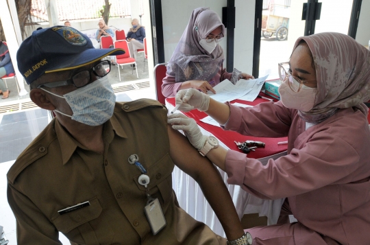 Gebyar Vaksinasi Booster Massal Bagi Warga yang Mudik di Depok