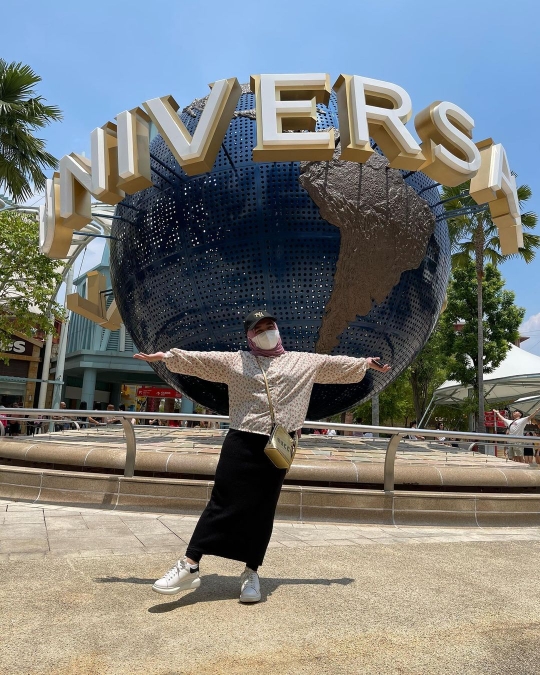 Potret Lala Jalan-jalan di Universal Studios Singapura, Penampilan Rafathar Disorot