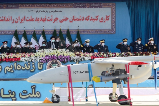 Deretan Drone Tempur Iran Diarak Saat Hari Tentara Nasional