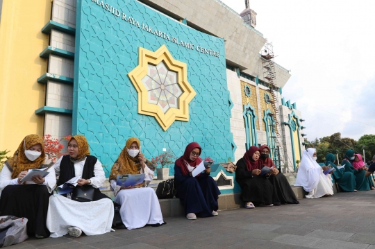 Ngabuburit Sambil Khataman Alquran di Masjid Raya Jakarta Islamic Center