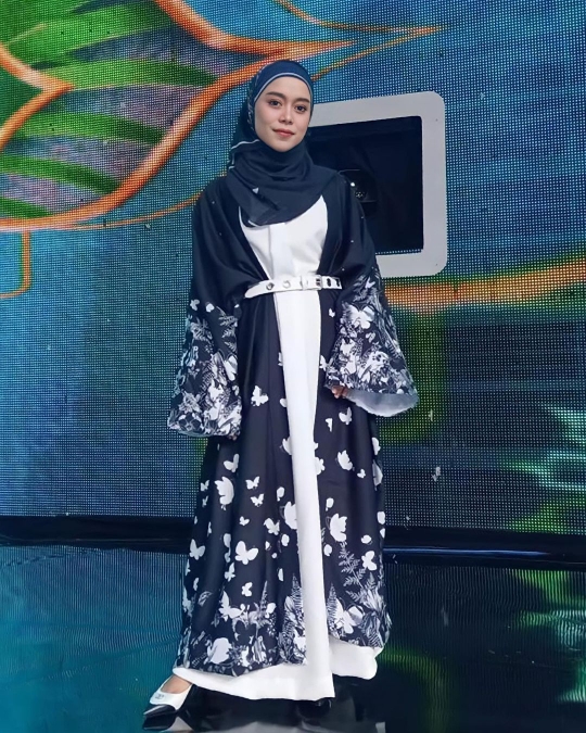 Intip Potret Lesty dengan Busana Karya Ivan Gunawan, Penampilannya Ramai Dipuji