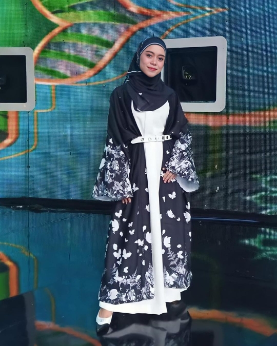 Intip Potret Lesty dengan Busana Karya Ivan Gunawan, Penampilannya Ramai Dipuji