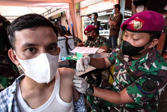 Vaksinasi Booster di Pasar Palmerah