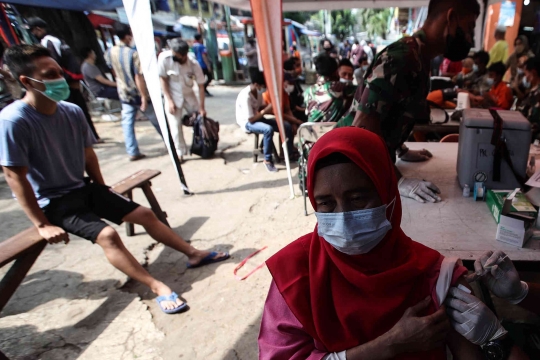 Vaksinasi Booster di Pasar Palmerah