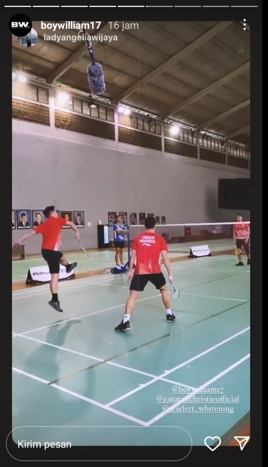 Potret Boy William Main Badminton Lawan Juara Dunia: Langsung Asma Gue