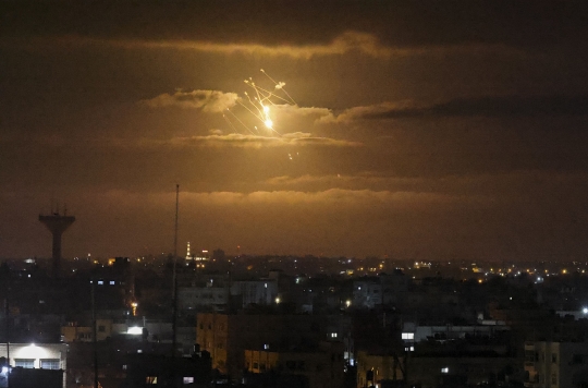 Pertempuran Iron Dome Israel vs Roket Militan Palestina di Langit Gaza