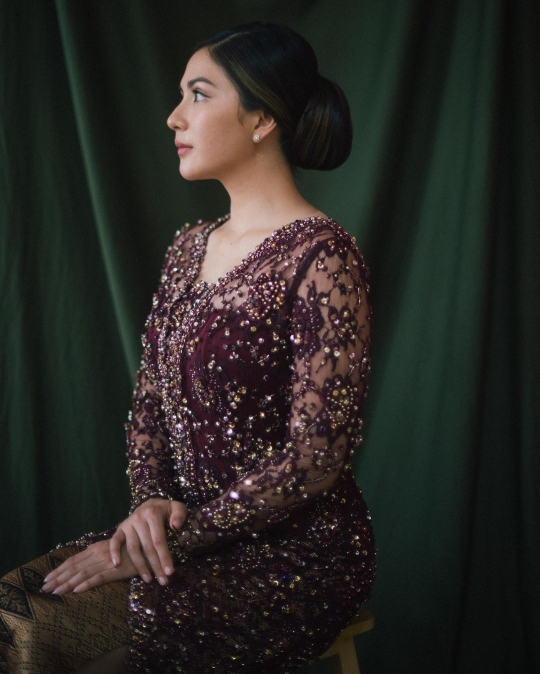 Potret Jessica Mila Kenakan Kebaya, Penampilannya Cantik dan Memesona