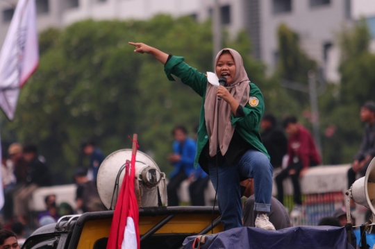 Ekspresi Para Kartini Dalam Aksi Demo 21 April di Depan DPR