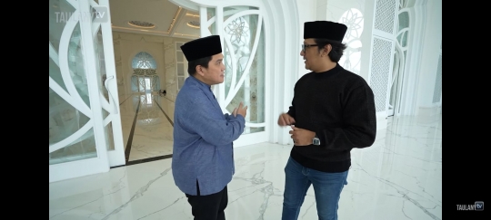 9 Potret Masjid Erick Thohir, Mewah Banget dan Setiap Weekend Ada Video Mapping