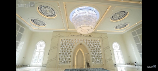 9 Potret Masjid Erick Thohir, Mewah Banget dan Setiap Weekend Ada Video Mapping