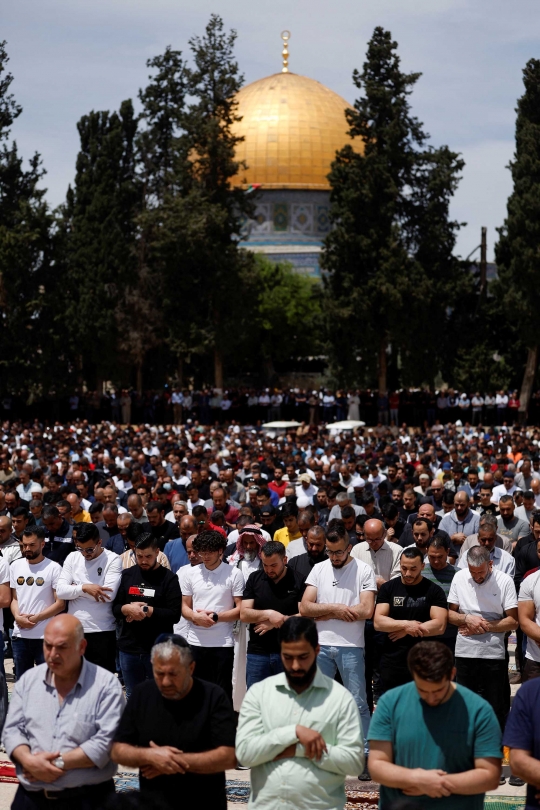 Tetap Padati Masjid Al Aqsa, Muslim Palestina Tak Gentar Meski Diserang Israel