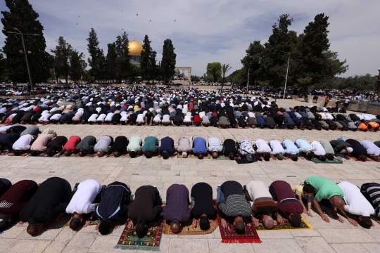 Tetap Padati Masjid Al Aqsa, Muslim Palestina Tak Gentar Meski Diserang Israel