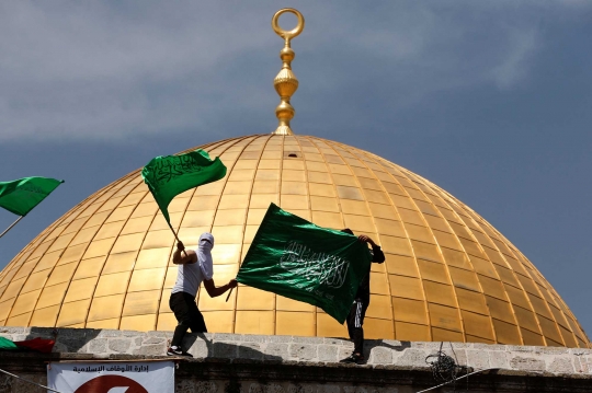 Tetap Padati Masjid Al Aqsa, Muslim Palestina Tak Gentar Meski Diserang Israel