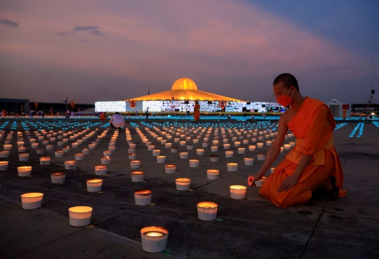 330.000 Lilin Pecahkan Rekor di Peringatan Hari Bumi