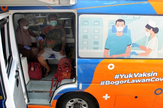 Mobil Vaksinasi Keliling Tekan Laju Penularan Covid-19 di Bogor