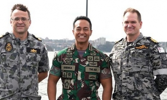 Gagahnya Jenderal Andika Saat Melihat Kapal Selam Angkatan Laut Australia