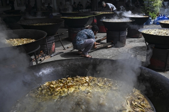 Tradisi Lelaki Aceh Memasak Kuah Beulangong untuk Buka Puasa Bersama