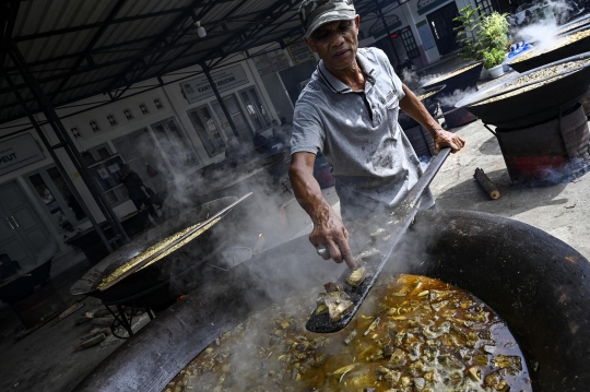 Tradisi Lelaki Aceh Memasak Kuah Beulangong untuk Buka Puasa Bersama