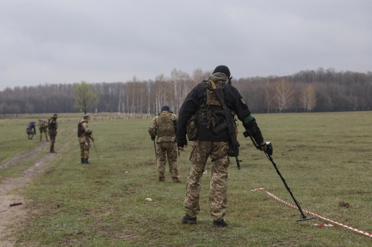 Berburu Sisa-Sisa Rudal Rusia yang Masih Aktif di Ukraina