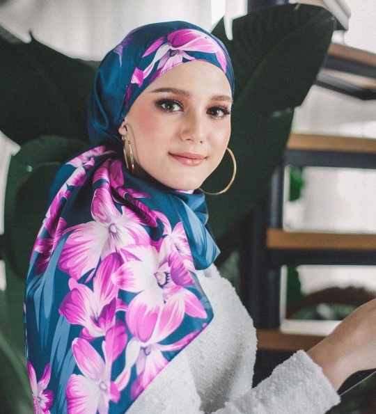 Cantik Bak Boneka Barbie, Ini 6 Potret Yasmine Istri Aditya Zoni saat Berhijab