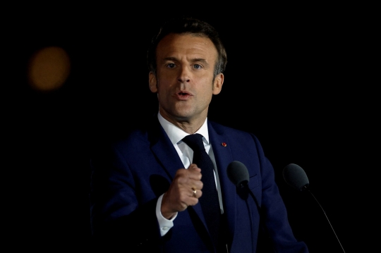 Ekspresi Macron Usai Terpilih Kembali Sebagai Presiden Prancis