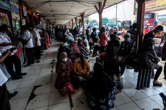 Pemudik Mulai Padati Terminal Kalideres