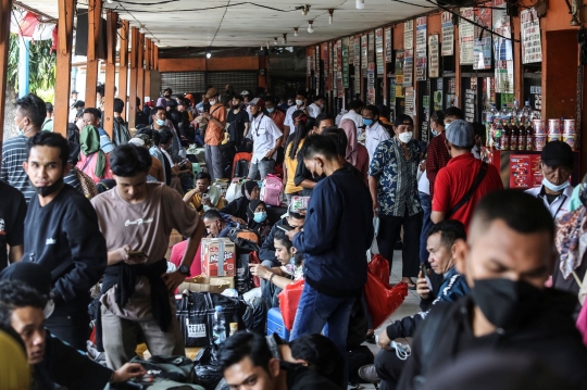 Pemudik Mulai Padati Terminal Kalideres