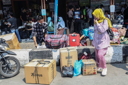 Pemudik Mulai Padati Terminal Kalideres