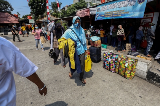 Pemudik Mulai Padati Terminal Kalideres