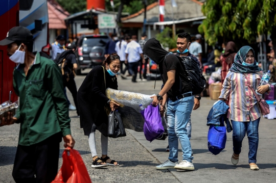 Pemudik Mulai Padati Terminal Kalideres