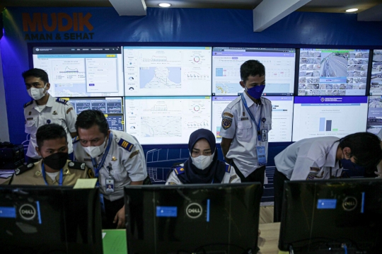 Intip Kesibukan Command Center Arus Mudik Lebaran 2022